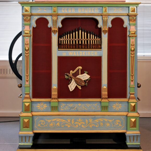 Museo Nicolis, Villafranca Verona, Organo da Fiera Gebruder Bruder in Waldkirch, primi '900, strumenti musicali d'epoca, ph Rosa