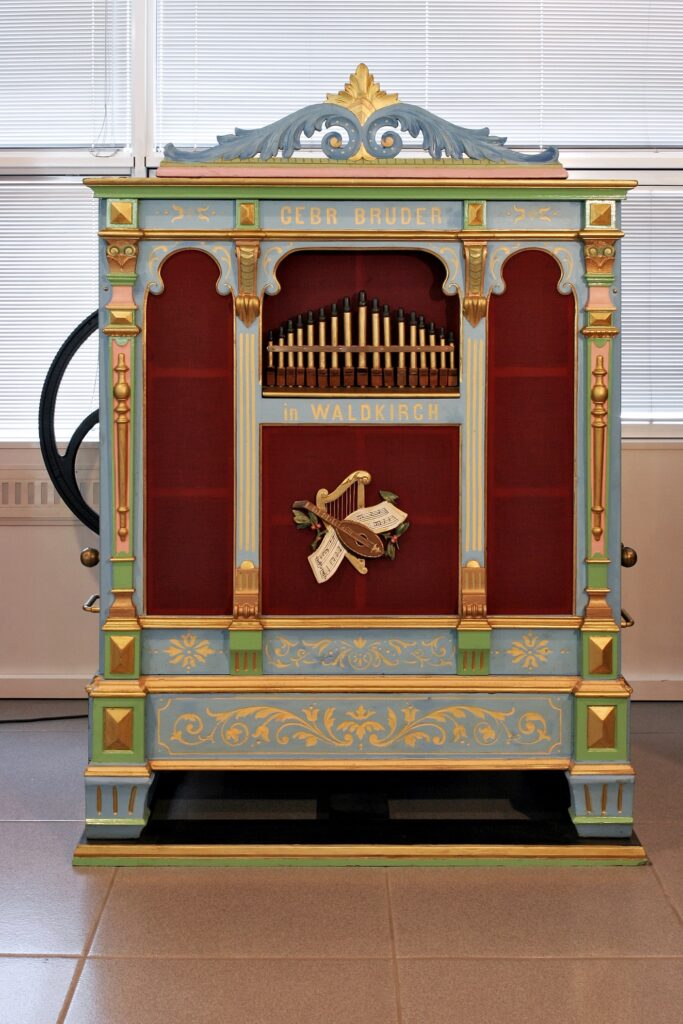 Museo Nicolis, Villafranca Verona, Organo da Fiera Gebruder Bruder in Waldkirch, primi '900, strumenti musicali d'epoca, ph Rosa