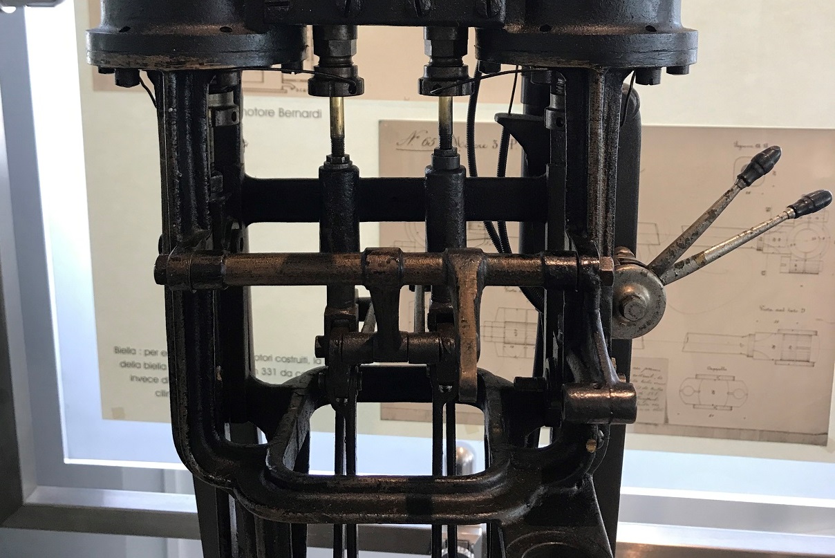 Museo Nicolis, motore Locomobile a vapore Locomobile, 1900, motore a vapore