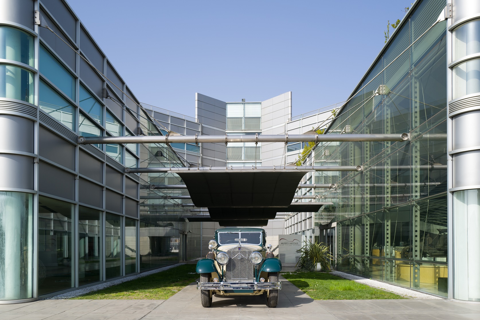 Museo Nicolis, Villafranca Verona, Isotta Fraschini Tipo 8A Landaulet del 1929 Castagna, auto d'epoca ph Mercanzin