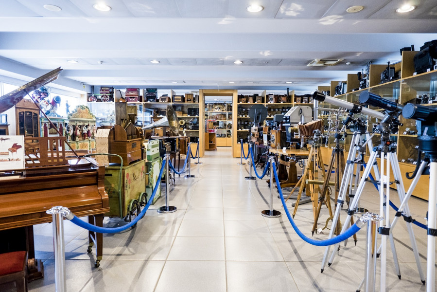 Museo Nicolis, Collezione Strumenti Musicali e Macchine Fotografiche ph Anna Mainenti
