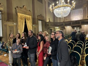 Premio Scrivere per Amore, Silvia Nicolis con giuria e finalisti ph Museo Nicolis
