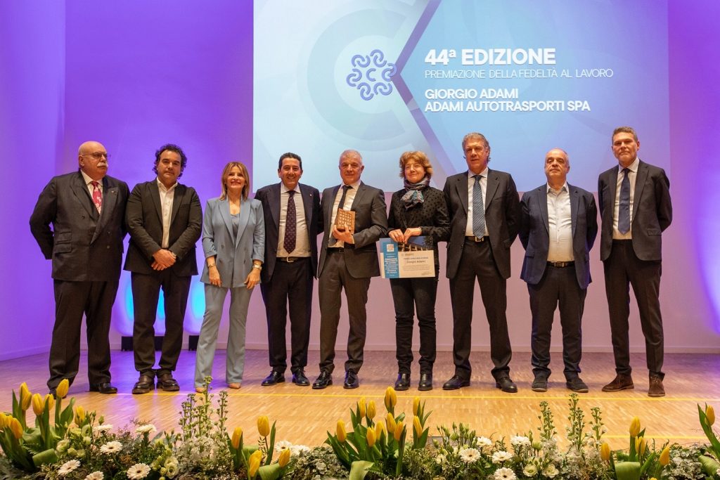 Premio Fedeltà Lavora 2024, Giorgio Adami con la Giunta e Silvia Nicolis ph Camera di Commercio Verona