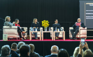 Museo Nicolis, Villafranca Verona, Automotoretrò Parma, Silvia Nicolis, Pierluigi Bonora, Elena Cortesi, Elisabetta Cozzi, Claire Dumon, Francesca Ruggieri, Monica Mailander Macaluso, Rachele Somaschini, auto d'epoca, ph Fiera di Parma