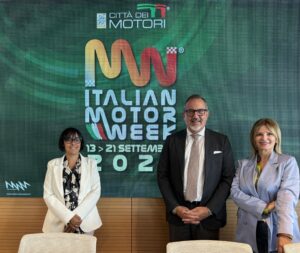 Museo Nicolis, Comune di Villafranca di Verona, Silvia Nicolis con Roberto Luca Dall'Oca e Claudia Barbera, Italian Motor Week, auto d'epoca, ph Museo Nicolis