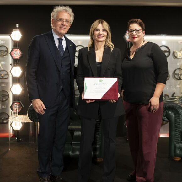 Museo Nicolis, Premio FIVA Alberto Scuro, Nataša Grom Jerina, Silvia Nicolis ph Museo Nicolis Villafranca Verona auto d'epoca Museo Nicolis, Premio FIVA Alberto Scuro, Nataša Grom Jerina, Silvia Nicolis ph Museo Nicolis Villafranca Verona auto d'epoca