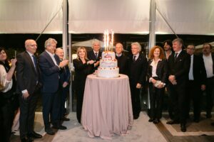 Museo Nicolis, Villafranca Verona, Silvia e Thomas Nicolis con Fabrizio Giugiaro, Alfredo e Maria Paola Stola, Miki Biasion, Alberto Scuro, Andrea Donati Bachelli & Villa, Andrea Vecchi Dallara, Premio Museo Nicolis, auto d'epoca, ph Leaduser