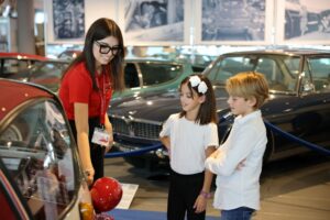 Museo Nicolis, Villafranca di Verona, mascotte Freccia, auto d'epoca, ph Leaduser
