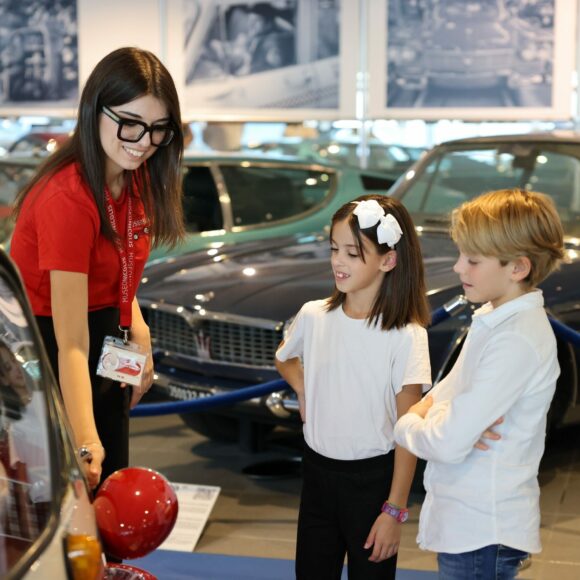 Museo Nicolis, Villafranca di Verona, mascotte Freccia, auto d'epoca, ph Leaduser