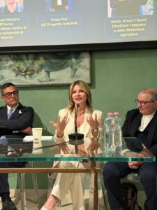 Museo Nicolis, Villafranca Verona, Silvia Nicolis, Progetto Arte Poli , "Nelle tue mani, Biblioteca Capitolare di Verona, ph Museo Nicolis