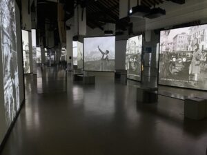 Museo Nicolis Verona Coppa Vanderbilt Tazio Nuvolari 1936, Mostra Lo sguardo di Nuvolari, auto d'epoca ph Museo Nicolis
